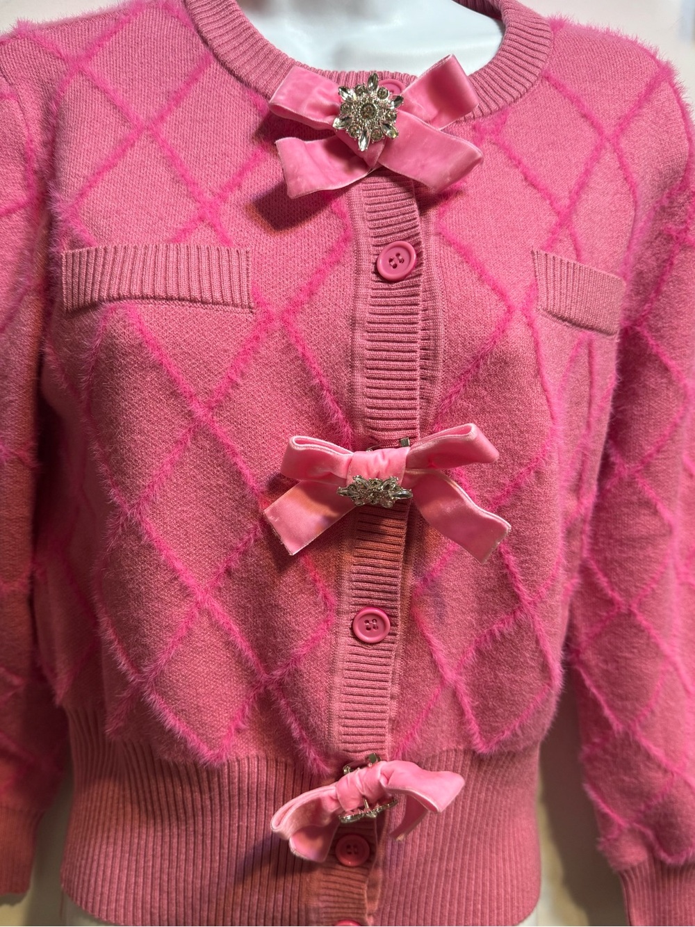 Avara Feminine Pink Bow-Accent Diamond Knit Cardigan 49%Viscose